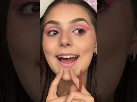 Guía detallada para lograr un aspecto más estilizado en los labios gruesos mediante técnicas de maquillaje.